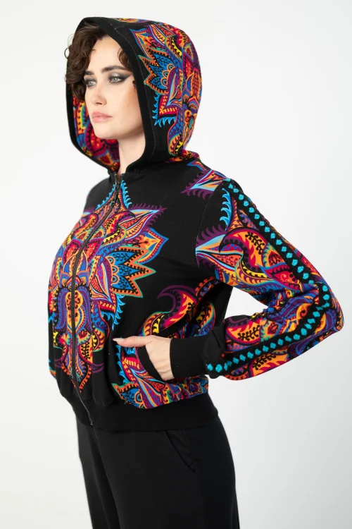 bluza krótka bomberka z kapturem i szydelkowym lampasem na rękawch kolekcja MEXICO violet  marka VIPPI DESIGN (7).jpg