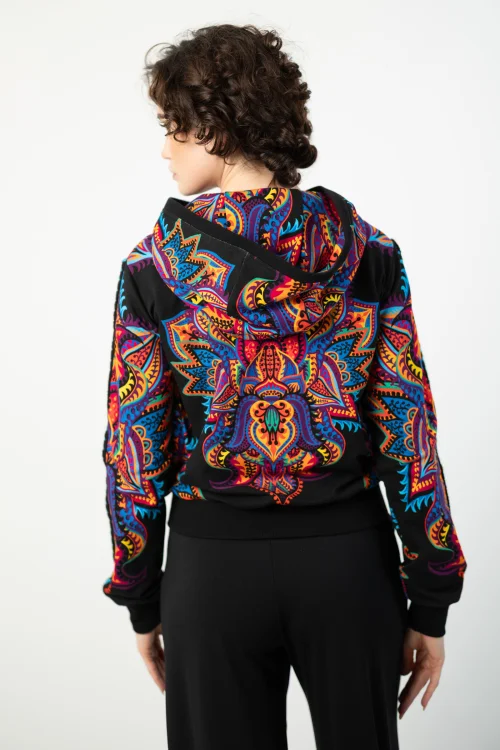 bluza krótka bomberka z kapturem i szydelkowym lampasem na rękawch kolekcja MEXICO violet  marka VIPPI DESIGN (10).jpg