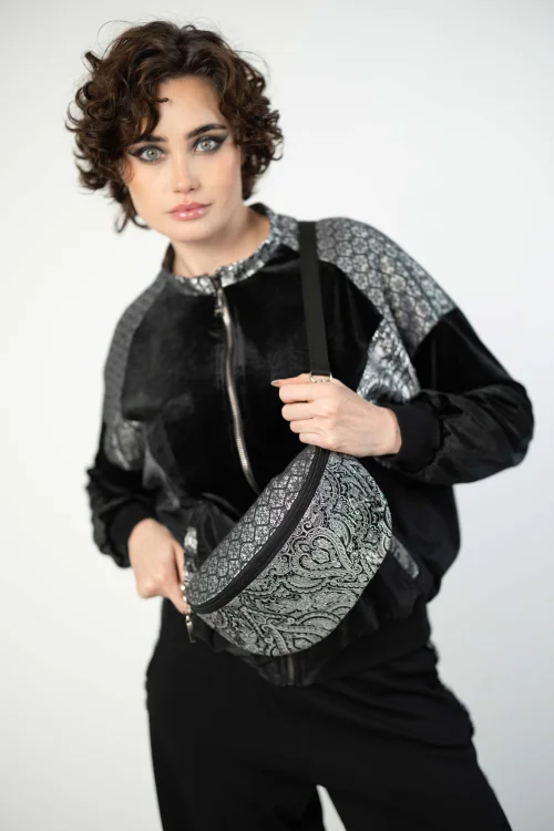 bluza-oversize-patchworkowa-srebrna-i-torebka-nerka-srebrna-markaKGart.jpg