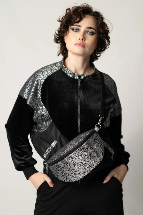 bluza-oversize-patchworkowa-srebrna-i-torebka-nerka-srebrna-marka-KGart-5.jpg