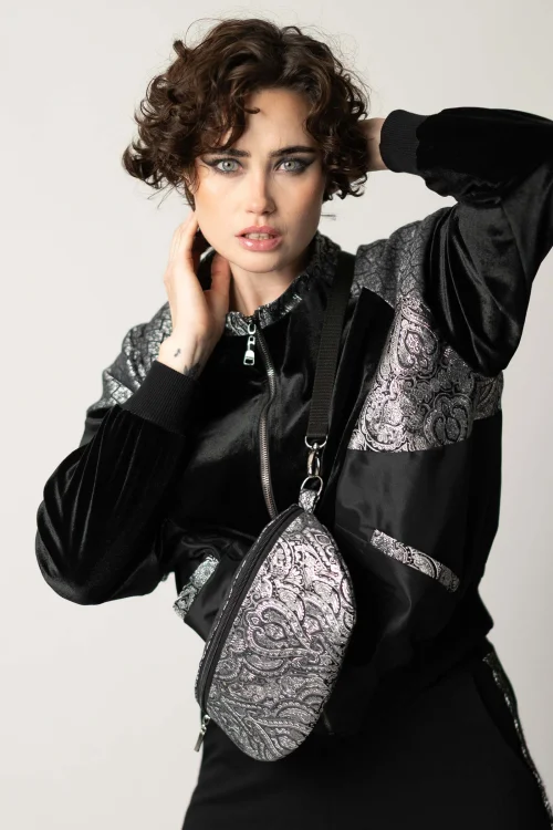 bluza-oversize-patchworkowa-srebrna-i-torebka-nerka-srebrna-marka-VIPPI-DESIGN-(1).jpg