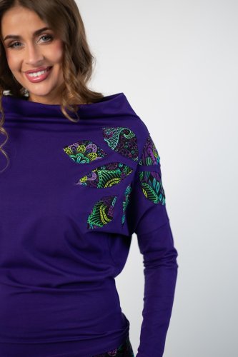 bluzka fioletowa z luźnym golfem i aplikacją na ramieniu kolekcja LILY violet marka VIPPI DESIGN  (11).jpg