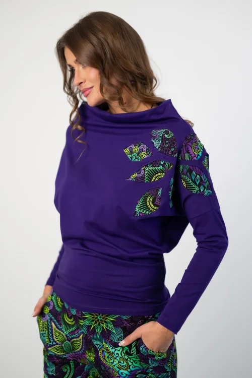 bluzka fioletowa z luźnym golfem i aplikacją na ramieniu kolekcja LILY violet marka VIPPI DESIGN  (10).jpg