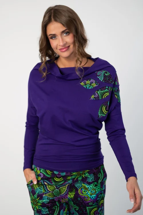 bluzka fioletowa z luźnym golfem i aplikacją na ramieniu kolekcja LILY violet marka VIPPI DESIGN  (6).jpg