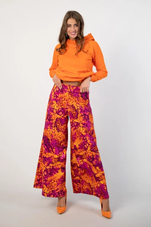 bluza pomarańczowa  z  szydełkową koronką na kapturze lmarka Katarzyna Gałaj art  i spodnie dzwony kolekcja AMBER marka VIPPI DESIGN (1).jpg