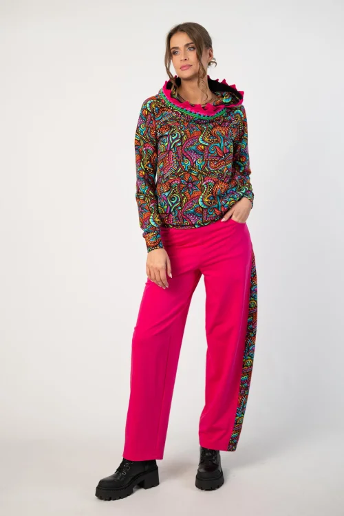 bluza z kapturem i szydełkową koronką I SPODNIE RÓZOWE BAGGY  z kolorowym lampasem kolekcja SALVADOR  marka VIPPI DESIGN (4).jpg