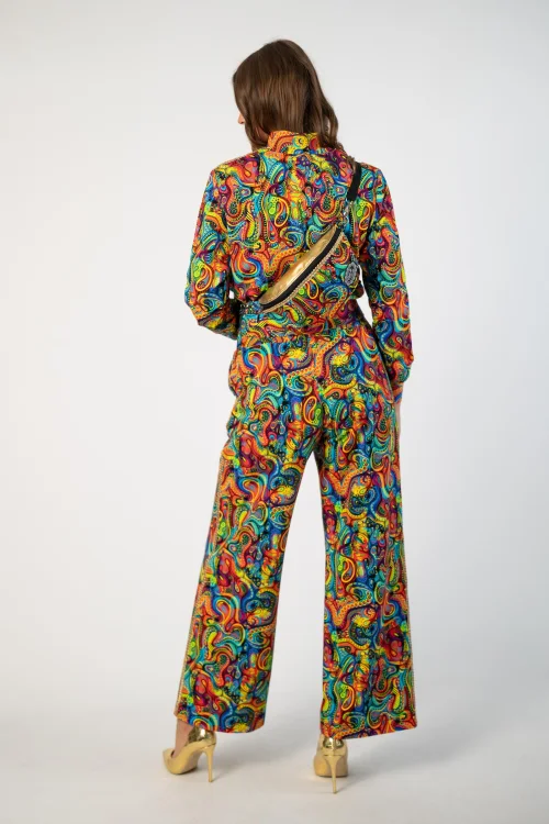 bluza krotka ze stojką i złota taśmą na rękawach i spodnie szerokie dresowe ze złotą taśma na lampasach kolekcja SEA multi marka VIPPI DESIGN (12).jpg