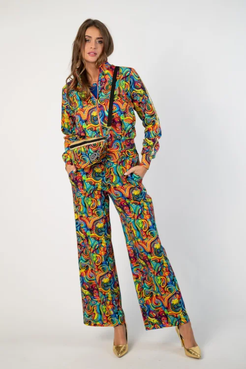 bluza krotka ze stojką i złota taśmą na rękawach i spodnie szerokie dresowe ze złotą taśma na lampasach kolekcja SEA multi marka VIPPI DESIGN (10).jpg