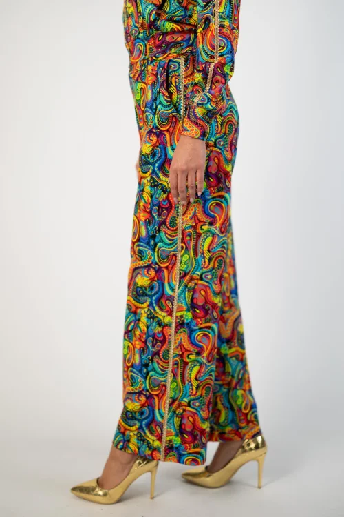 bluza krotka ze stojką i złota taśmą na rękawach i spodnie szerokie dresowe ze złotą taśma na lampasach kolekcja SEA multi marka VIPPI DESIGN (9).jpg