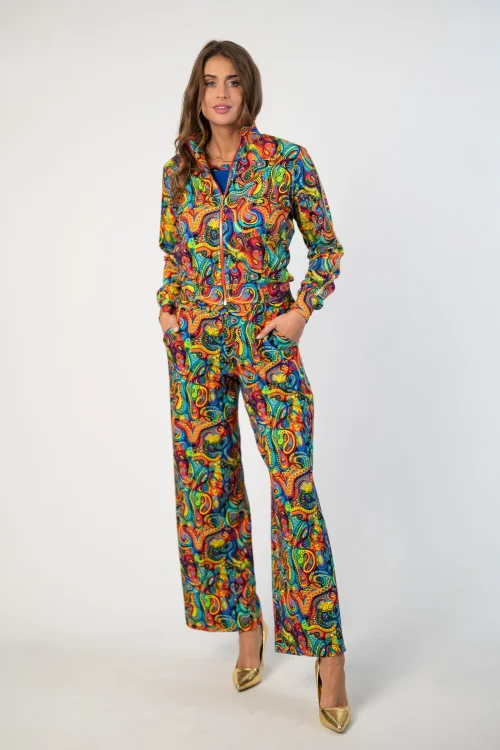 bluza krotka ze stojką i złota taśmą na rękawach i spodnie szerokie dresowe ze złotą taśma na lampasach kolekcja SEA multi marka VIPPI DESIGN (14).jpg