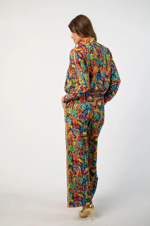 bluza krotka ze stojką i złota taśmą na rękawach i spodnie szerokie dresowe ze złotą taśma na lampasach kolekcja SEA multi marka VIPPI DESIGN (1).jpg