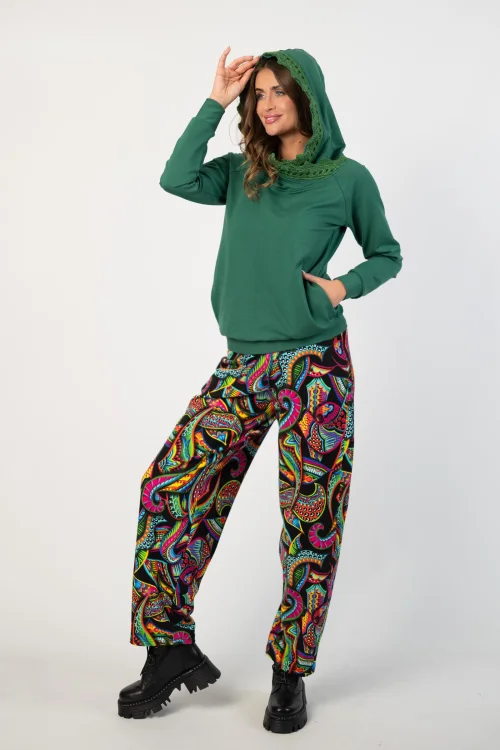 bluza petrolowa z  szydełkową koronką na kapturze  marka Katarzyna Gałaj art i spodnie baggy kolekcja RAVEL marka vippi design (11).jpg