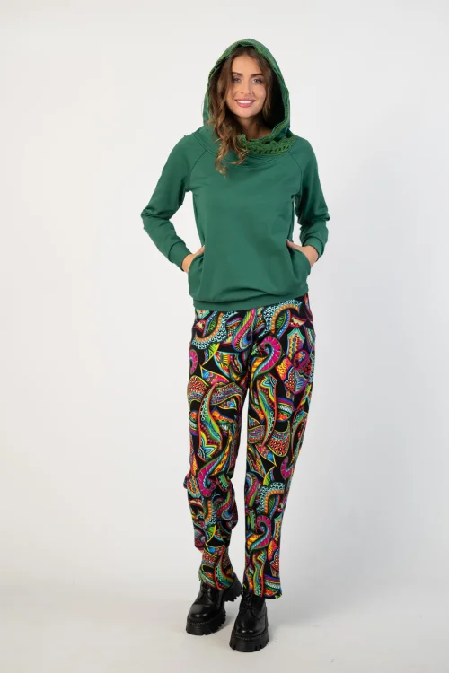 bluza petrolowa z  szydełkową koronką na kapturze  marka Katarzyna Gałaj art i spodnie baggy kolekcja RAVEL marka vippi design (9).jpg