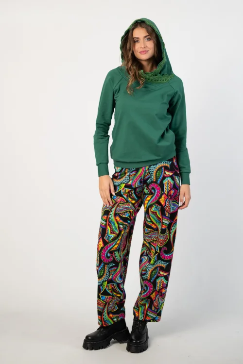 bluza petrolowa z  szydełkową koronką na kapturze  marka Katarzyna Gałaj art i spodnie baggy kolekcja RAVEL marka vippi design (7).jpg