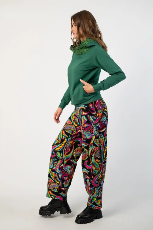 bluza petrolowa z  szydełkową koronką na kapturze  marka Katarzyna Gałaj art i spodnie baggy kolekcja RAVEL marka vippi design (5).jpg