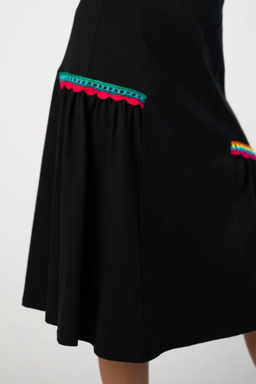 spodnica czarna z marszczeniami i szydełkowymi koronkami marka Katarzyna Gałaj art (1).jpg