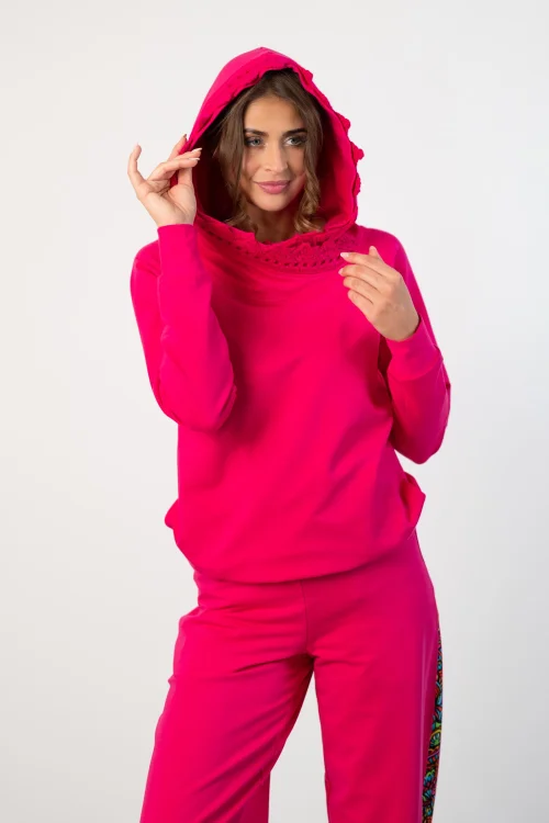 bluza różowa  z  szydełkową koronką na kapturze  marka Katarzyna Gałaj art   (10).jpg