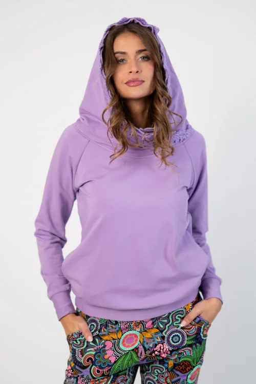 bluza fiolet lila z  szydełkową koronką na kapturze marka Katarzyna Gałaj art   (20).jpg