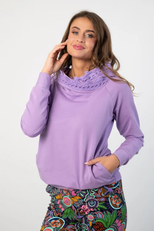 bluza fiolet lila z  szydełkową koronką na kapturze marka Katarzyna Gałaj art   (16).jpg