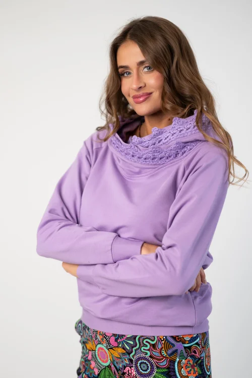 bluza fiolet lila z  szydełkową koronką na kapturze marka Katarzyna Gałaj art   (5).jpg