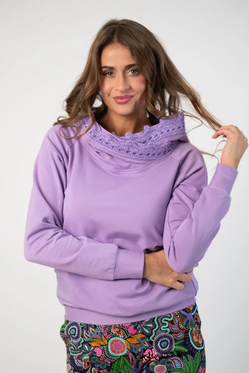 bluza fiolet lila z  szydełkową koronką na kapturze marka Katarzyna Gałaj art   (4).jpg
