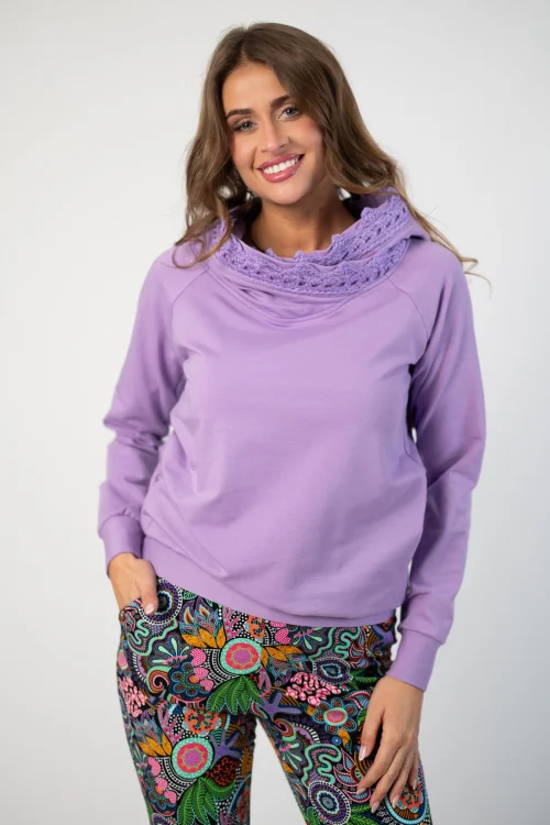 bluza fiolet lila z  szydełkową koronką na kapturze marka Katarzyna Gałaj art   (3).jpg