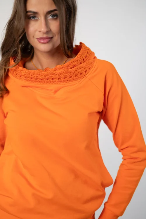 bluza pomarańczowa  z  szydełkową koronką na kapturze marka Katarzyna Gałaj art  (10).jpg