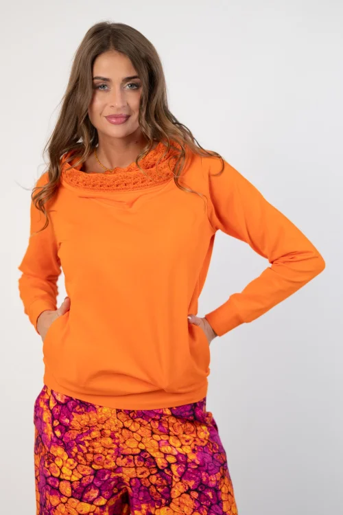 bluza pomarańczowa  z  szydełkową koronką na kapturze marka Katarzyna Gałaj art  (5).jpg