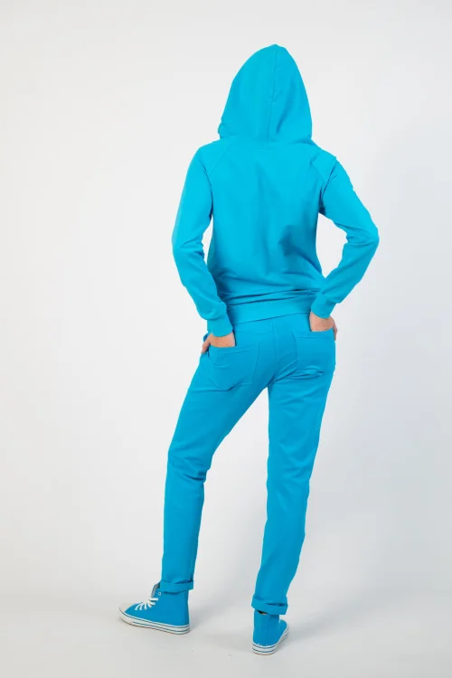 bluza niebieska  z  szydełkową koronką na kapturze marka Katarzyna Gałaj art i spodnie niebieskie BASIC marka VIPPI DESIGN (13).jpg