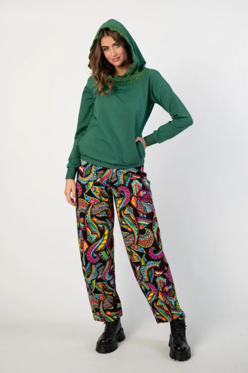 bluza petrolowa z  szydełkową koronką na kapturze  marka Katarzyna Gałaj art i spodnie baggy kolekcja RAVEL marka vippi design (15).jpg