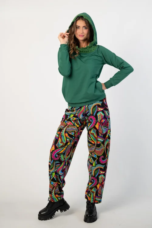 bluza petrolowa z  szydełkową koronką na kapturze  marka Katarzyna Gałaj art i spodnie baggy kolekcja RAVEL marka vippi design (13).jpg