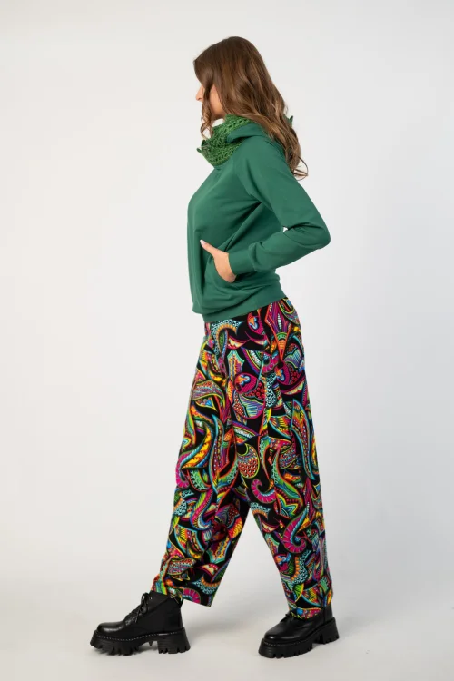 bluza petrolowa z  szydełkową koronką na kapturze  marka Katarzyna Gałaj art i spodnie baggy kolekcja RAVEL marka vippi design (4).jpg