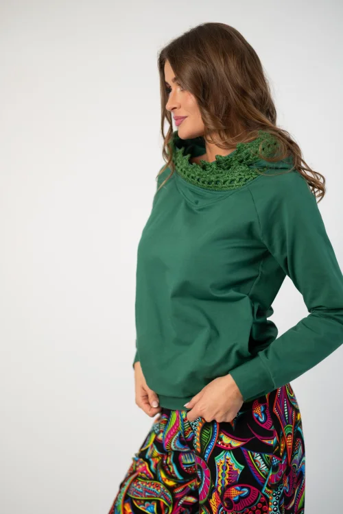bluza zielona z  szydełkową koronką na kapturze  marka Katarzyna Gałaj art  (4).jpg
