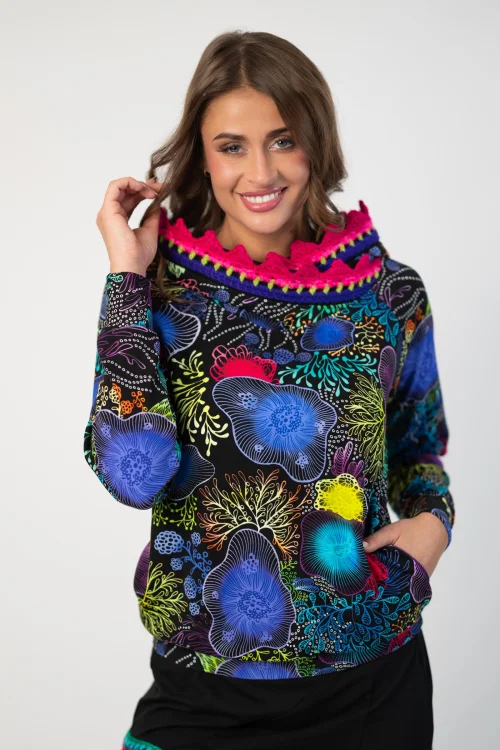 bluza z kapturem i szydełkową koronką kolekcja OCEAN marka VIPPI DESIGN (21).jpg