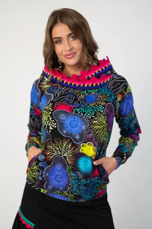 bluza z kapturem i szydełkową koronką kolekcja OCEAN marka VIPPI DESIGN (18).jpg