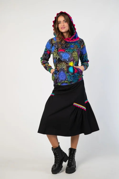 bluza z kapturem i szydełkową koronką kolekcja OCEAN marka VIPPI DESIGN I spodnica czarna z marszczeniami i szydełkowymi koronkami marka Katarzyna Gałaj art (15).jpg