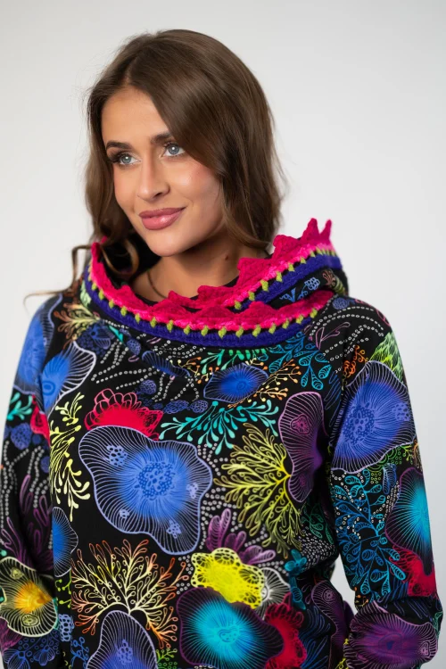 bluza z kapturem i szydełkową koronką kolekcja OCEAN marka VIPPI DESIGN (16).jpg