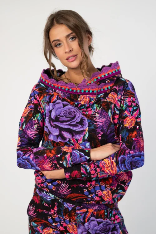 bluza z kapturem i szydełkową koronką kolekcja ROSE violet  marka VIPPI DESIGN (15).jpg