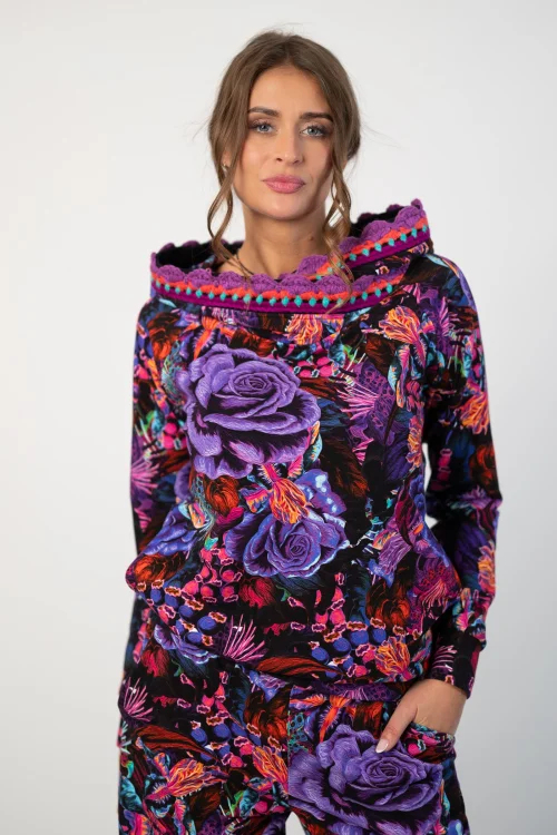 bluza z kapturem i szydełkową koronką kolekcja ROSE violet  marka VIPPI DESIGN (11).jpg