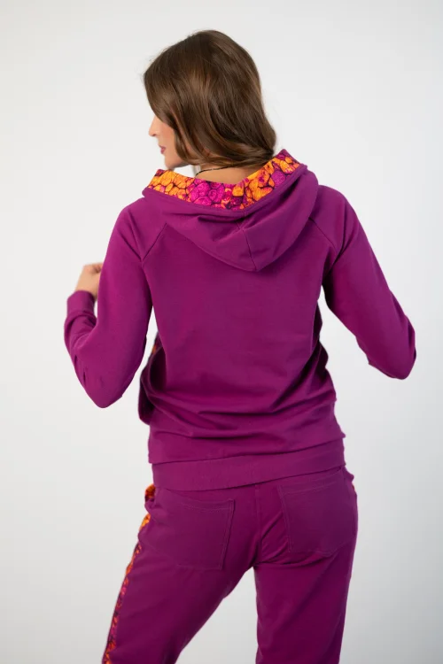 bluza cyklamenowa z kapturemi i aplikacjamiI kolekcja AMBER  marka VIPPI DESIGN (9).jpg